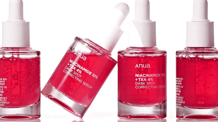 Anua Niacinamide 10% + TXA 4% Dark Spot Correcting Serum är en kraftfull ansiktsserum designad för att minska mörka fläckar och ojämn hudton. Den kombinerar niacinamid och tranexaminsyra för att ljusa upp huden och ge en klarare och jämnare hudton.