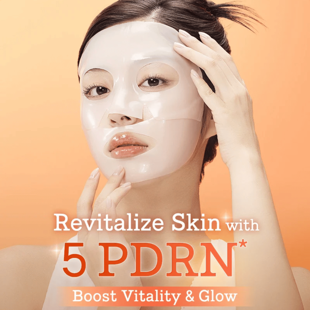 COSRX 5 PDRN Hyaluronic Acid Vital Hydrating Hydrogel Mask nanesena na obraz za revitalizirano kožo, povečano sijaj in intenzivno vlaženje