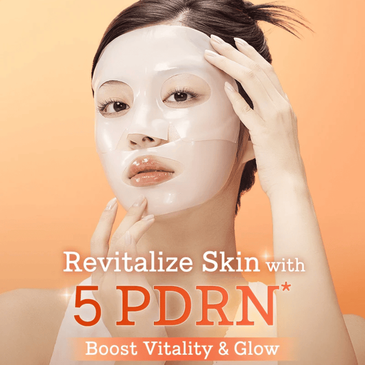 COSRX 5 PDRN Hyaluronic Acid Vital Hydrating Hydrogel Mask nanesena na obraz za revitalizirano kožo, povečano sijaj in intenzivno vlaženje