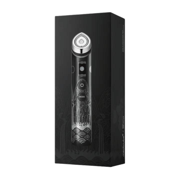 Medicube AGE-R Booster Pro APEC Edition obrazna naprava, ki stimulira kožo, poveča vpijanje seruma ter daje čvrstejšo in bolj sijočo kožo.