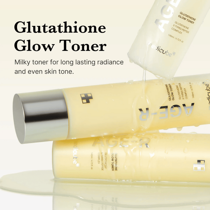 Medicube Age-R Glutathione Glow Toner je prikazan v rumeni steklenici. Izdelek je opisan kot mlečni tonik, ki zagotavlja dolgotrajen sijaj in enakomeren ten kože. Tonik vsebuje glutation in peptidni kompleks za izboljšanje videza in strukture kože.