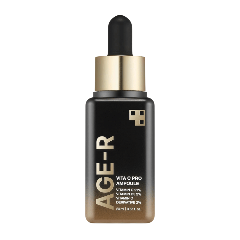Steklenica Medicube Age-R Vita C Pro Ampoule, izdelek, ki vsebuje 21% vitamina C, 2% vitamina B5 in 2% derivata vitamina C. Črno-zlata embalaža ima pipeto za natančno nanašanje. Izdelek je zasnovan za posvetlitev in izboljšanje strukture kože.