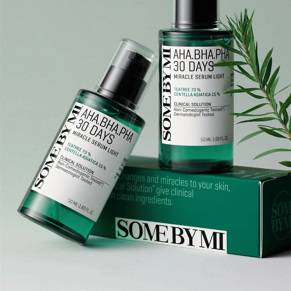 Some By Mi AHA, BHA, PHA 30 Days Miracle Serum je inovativna formula, ki združuje 73% čajevca in 15% centella asiatica za učinkovito rešitev proti nečistočam in težavam s kožo. Ta serum nežno eksfolira, vlaži in daje sijočo kožo v samo 30 dneh. Dermatološko testiran in nekomedogen, je popoln za vse tipe kože, vključno z občutljivo kožo. Naj vaš obraz zasije s to čudežno rešitvijo!