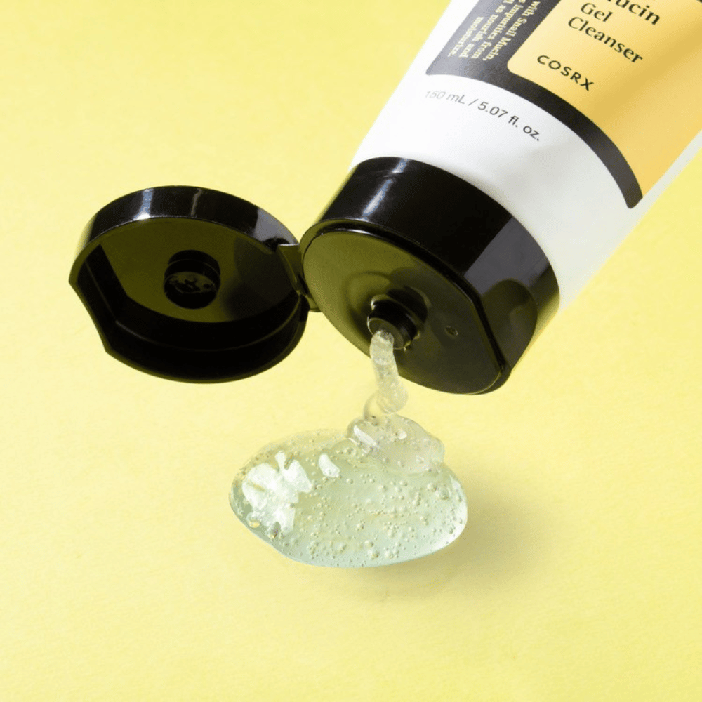 Povečava na COSRX Advanced Snail Mucin Gel Cleanser s prozorno gel teksturo – vlažilno K-beauty čiščenje za suho, občutljivo in kombinirano kožo.