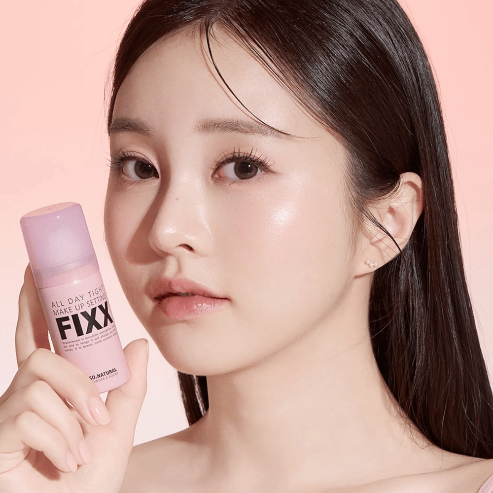 2. So Natural All Day Tight Make Up Setting Fixx – model z rožnatim sprejem za utrjevanje ličil za dolgotrajno ličenje