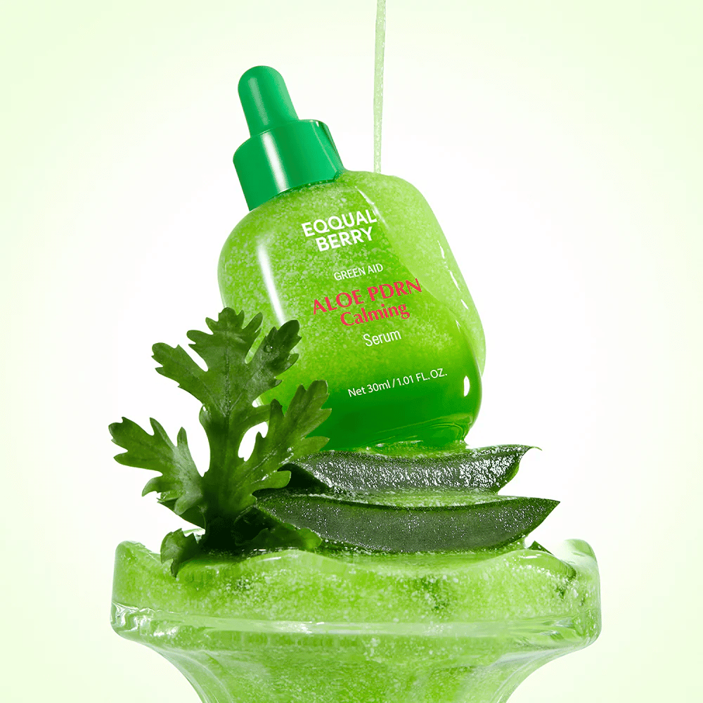 EQQUALBERRY Aloe PDRN Calming Serum postavljen na alojo – vlažilni in pomirjujoči serum z PDRN za razdraženo in suho kožo.