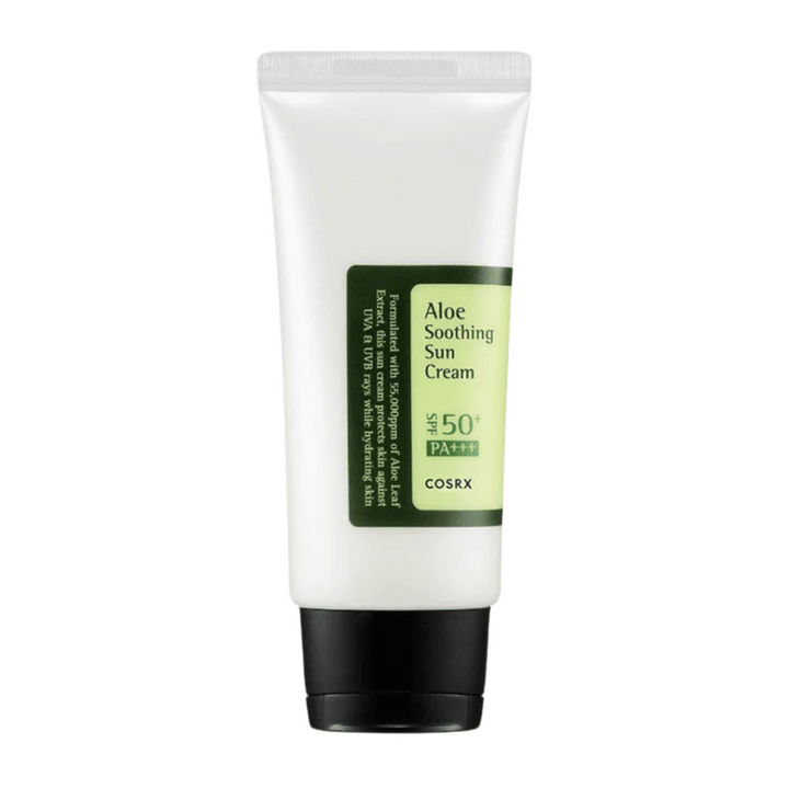 COSRX Aloe Soothing Sun Cream SPF 50+ PA+++ v beli tubi s črnim pokrovčkom – sončna krema z aloe vero, ki ščiti in pomirja kožo.