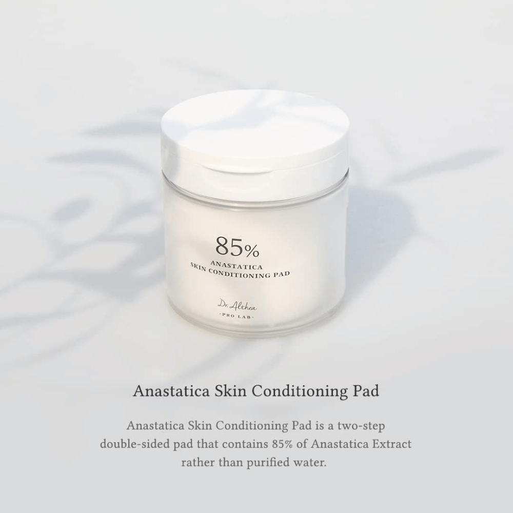 Dr. Althea 85% Anastatica Skin Conditioning Pad z 85 % izvlečka Anastatica, ki vlaži, krepi kožno bariero in naredi kožo mehkejšo.
