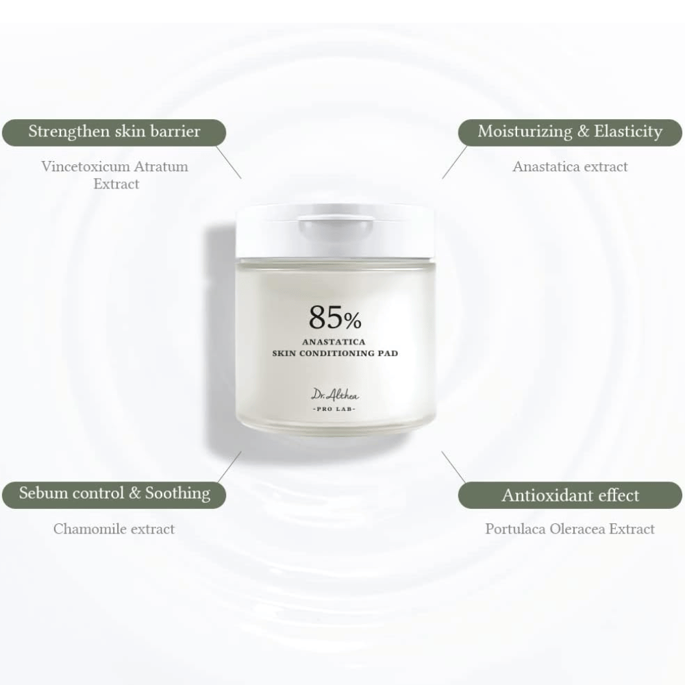 Dr. Althea 85% Anastatica Skin Conditioning Pad z izvlečkom Anastatica, kamilico, tolščakom in izvlečkom Vincetoxicum, ki krepijo kožno bariero in pomirjajo kožo.