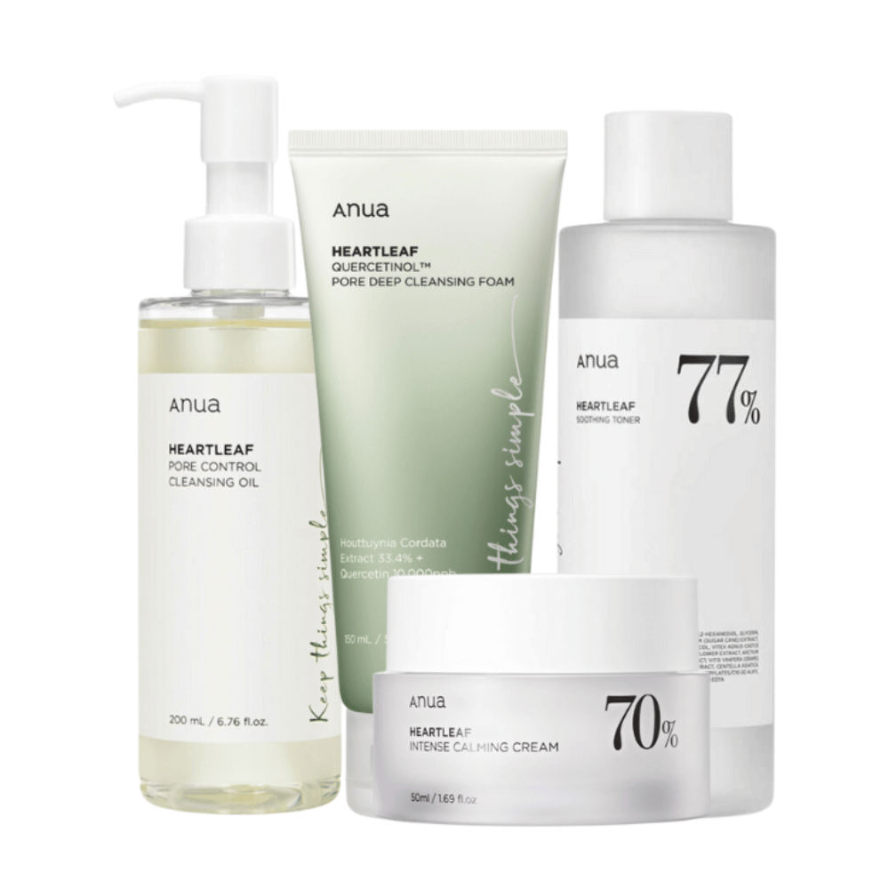 Nabor izdelkov za nego kože iz Anue, ki vsebuje Heartleaf Pore Control Cleansing Oil, Heartleaf 77% Soothing Toner, Heartleaf Quercetin+ Pore Deep Cleansing Foam in Heartleaf 70% Intense Calming Cream. Ti izdelki so oblikovani s srčnimi listi in drugimi pomirjujočimi sestavinami, zasnovani za zmanjšanje por, pomiritev in vlaženje kože.