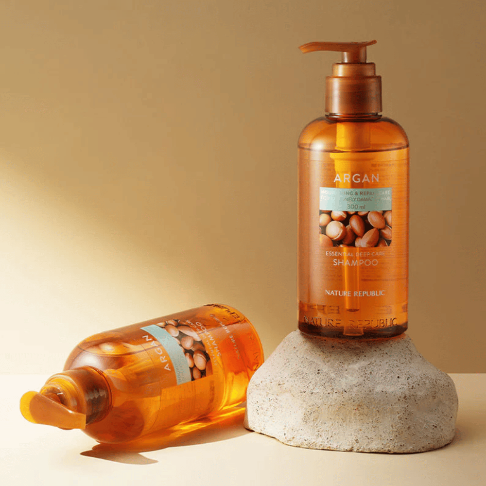 Nature Republic Argan Essential Moisture Repairing Shampoo 300 ml – negovalni šampon z arganovim oljem za suhe in poškodovane lase.