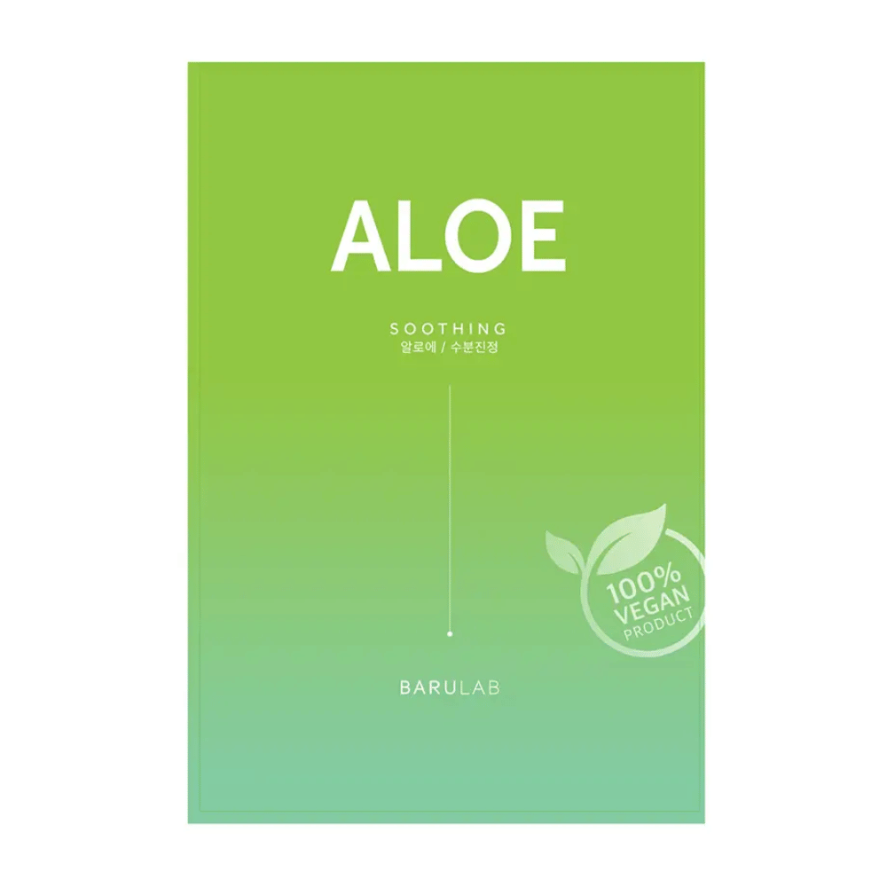 Embalaža izdelka BARULAB "Aloe Soothing" maska, ki je prav tako označena kot "100% veganski izdelek". Embalaža je enotno svetlo zelene barve.