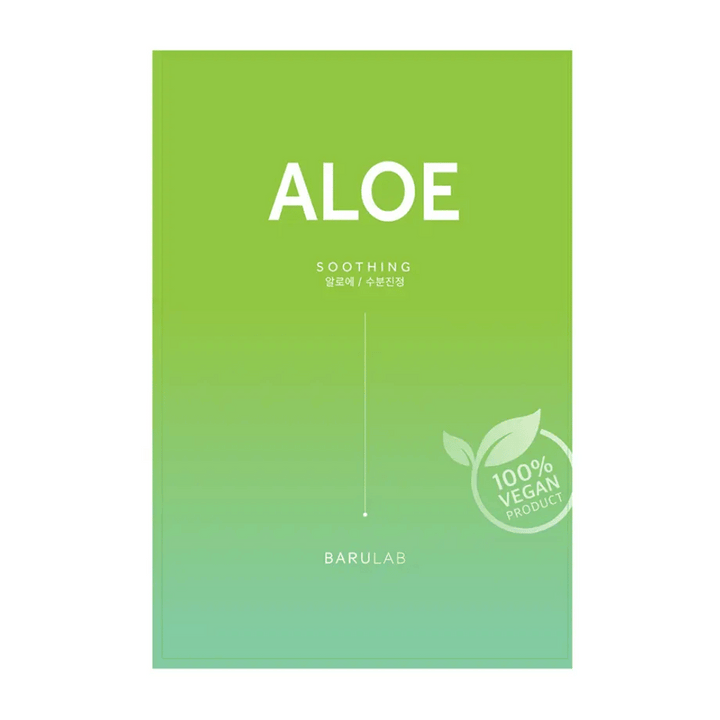 Embalaža izdelka BARULAB "Aloe Soothing" maska, ki je prav tako označena kot "100% veganski izdelek". Embalaža je enotno svetlo zelene barve.