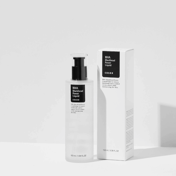 COSRX BHA Blackhead Power Liquid 100 ml z embalažo – piling serum za obraz z BHA, ki preprečuje ogrce in odvečni sebum.