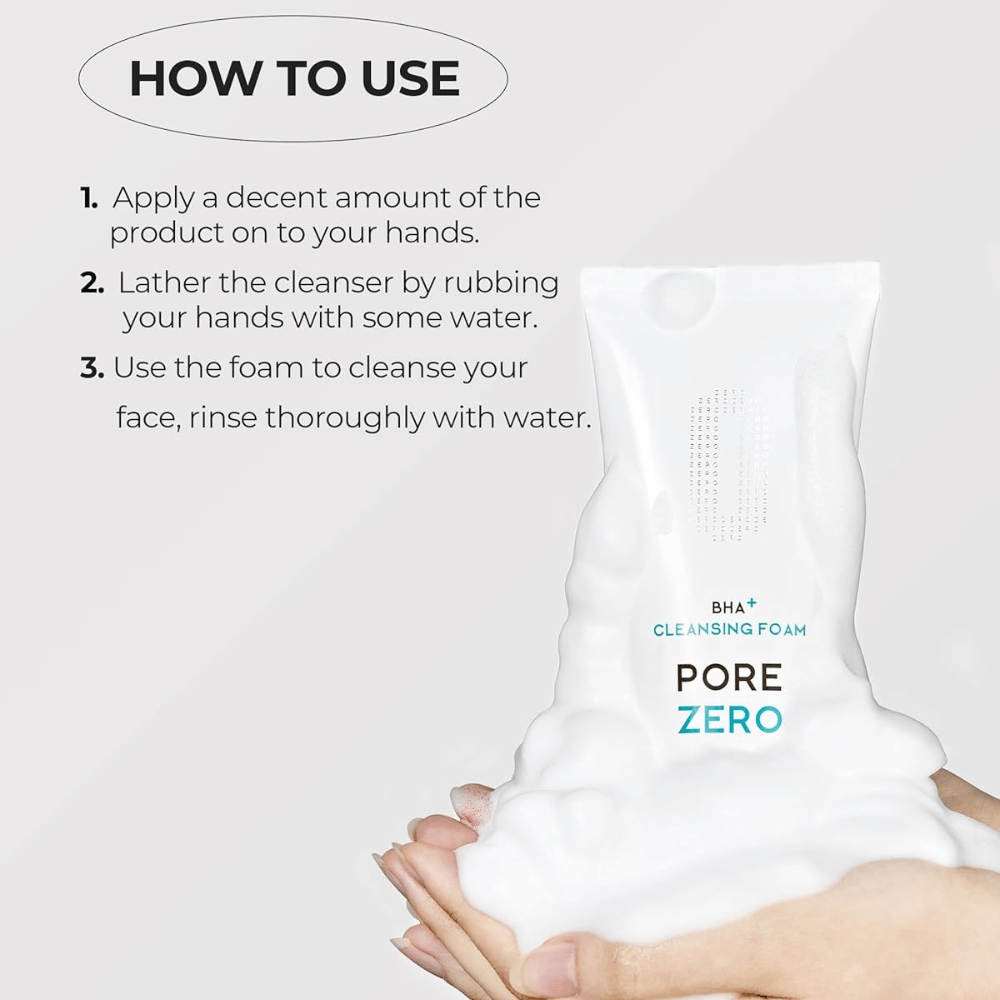 Instrukcijska slika, ki prikazuje, kako se Be The Skin BHA+ Pore Zero Cleansing Foam uporablja korak za korakom. Izdelek je prikazan skupaj z obilico pene, da poudari nežno in penasto čiščenje.