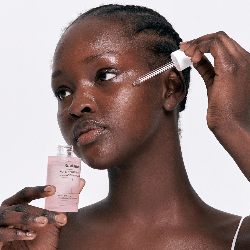 Biodance Pore Tightening Collagen Ampoule zmanjšuje vidnost por in izboljšuje elastičnost kože. Obogatena s kolagenom za krepitev in vlaženje kože, ji daje gladek in mladosten sijaj. Popolna za dnevno uporabo za bolj enakomeren ton in teksturo kože.