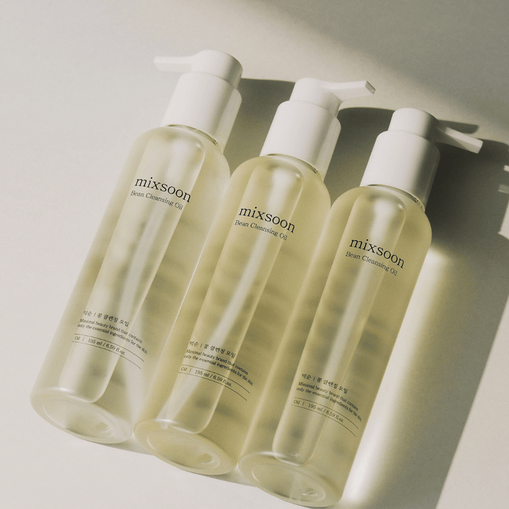 Tri steklenice Mixsoon Bean Cleansing Oil – korejsko olje na osnovi čiščenja, ki nežno odstrani ličila, nečistoče in vlaži kožo.