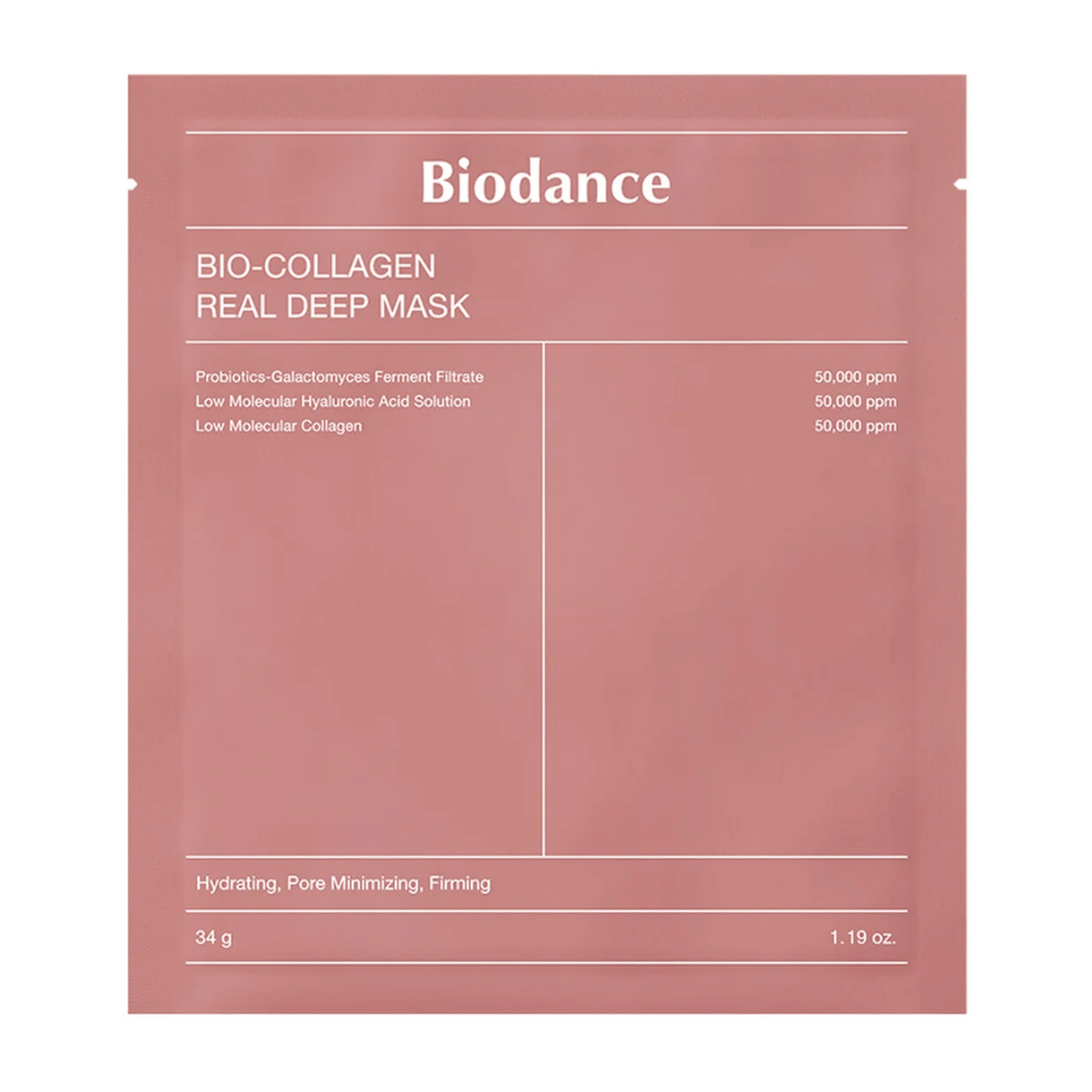 Slika prikazuje Bio-Collagen Real Deep Mask iz Biodance, zapakirano v mehko roza. Besedilo podrobno opisuje sestavine, kot so probiotiki, galactomyces fermentni filtrat, hialuronska kislina in kolagen, z učinki, kot so vlaženje, zmanjšanje por in čvrstost.