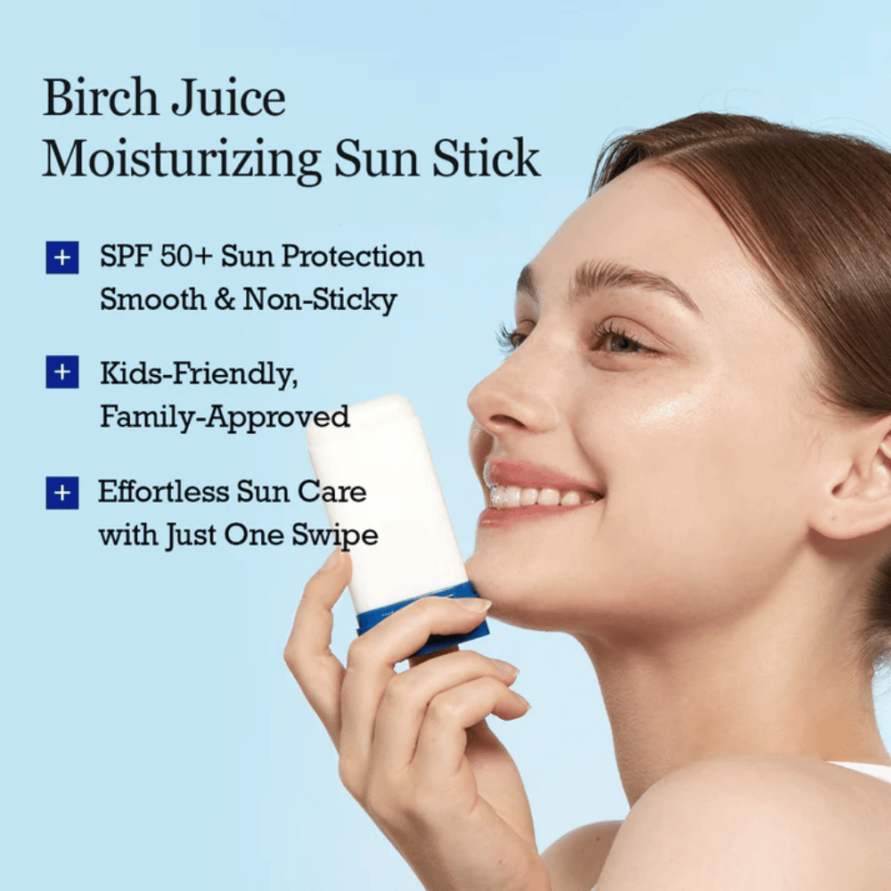 Oseba nanaša ROUND LAB Birch Juice Moisturizing Sun Stick na obraz za gladko, vlažilno zaščito pred soncem