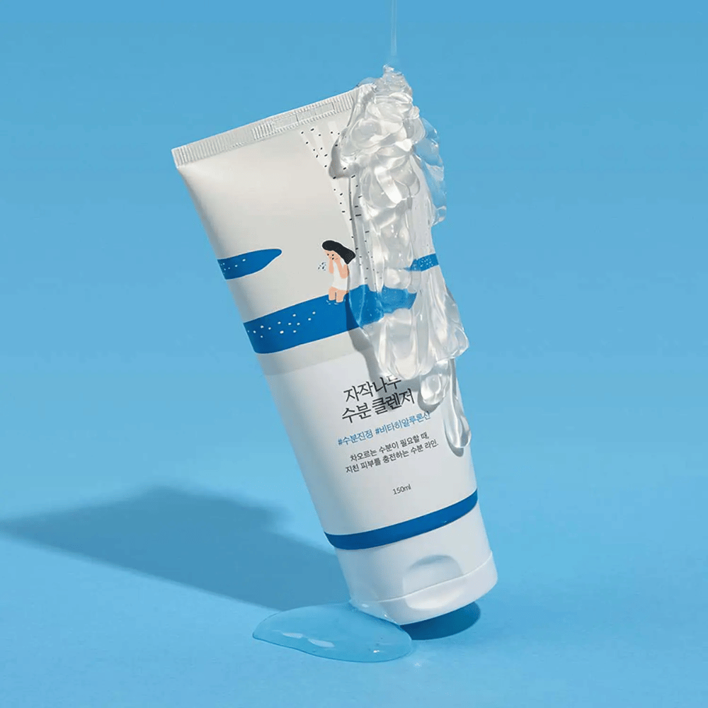 ROUND LAB Birch Juice Moisturizing Cleanser v tubi s kremasto peno, nežno čistilo za obraz z brezovo vodo, ki nežno čisti, vlaži kožo in ohranja naravno vlažnost kože.