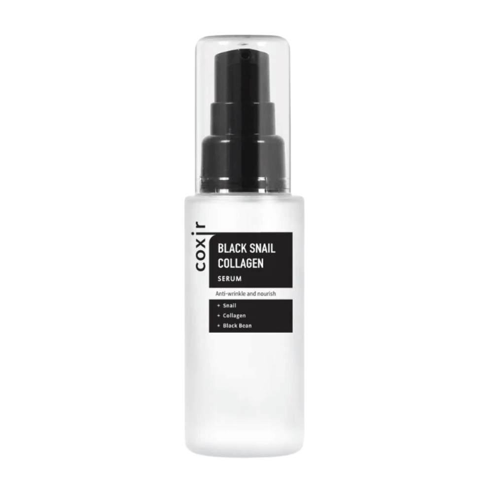 Slika prikazuje steklenico "Black Snail Collagen Serum". Izdelek je namenjen negi kože, z lastnostmi proti gubam in hranilno vrednostjo. Izpostavljene sestavine so izvleček polža, kolagen in črni fižol.