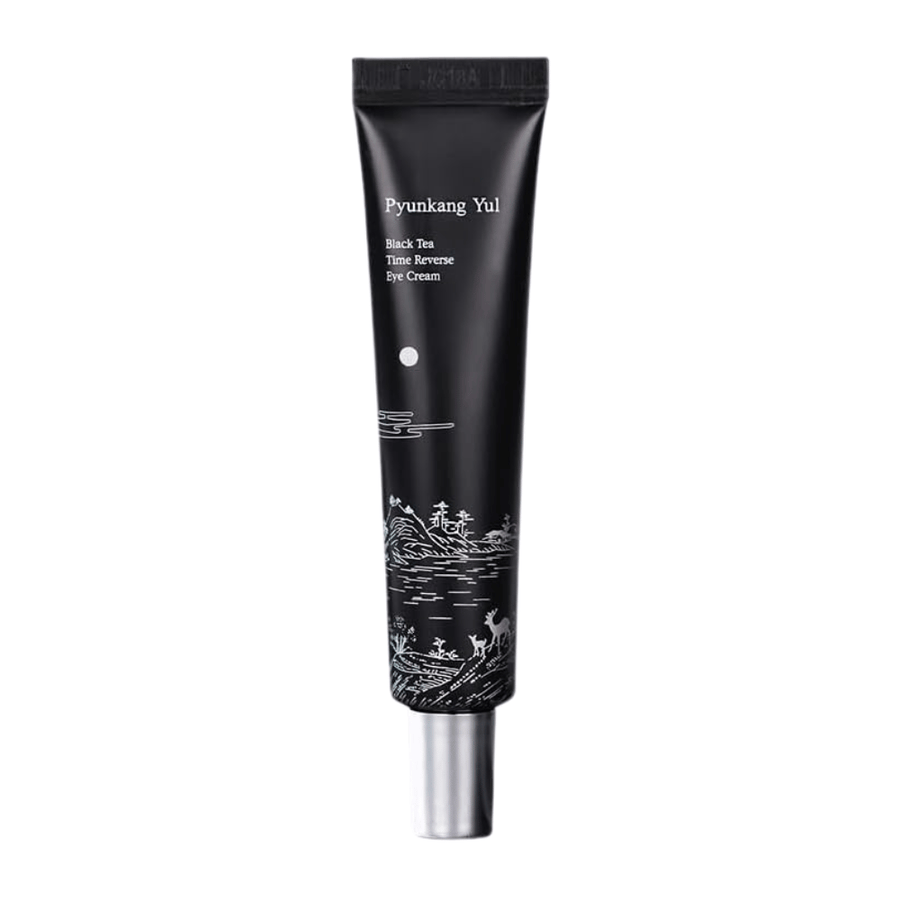 Pyunkang Yul Black Tea Time Reverse Eye Cream 25 ml v črni tubi s fermentiranim črnim čajem, peptidi in vlažilnimi sestavinami za predel okoli oči.