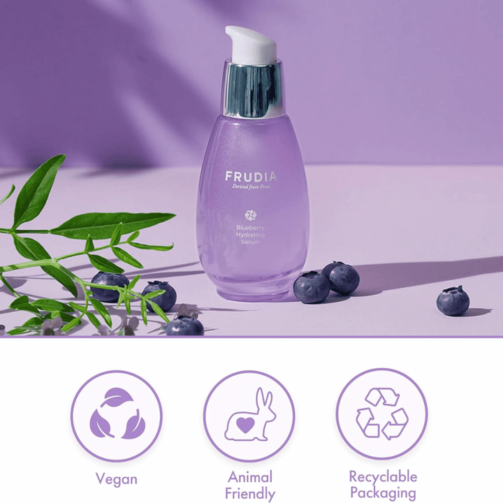 FRUDIA Blueberry Hydrating Serum z izvlečkom borovnic, vegansko formulo, cruelty-free in reciklabilno embalažo, razvita za vlaženje in sijaj.