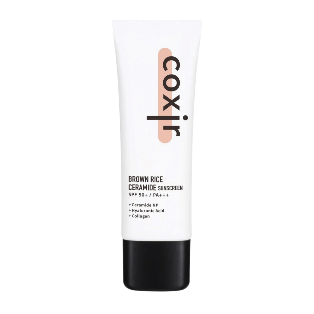 Slika izdelka Coxir Brown Rice Ceramide Sunscreen v beli tubi s črnim pokrovčkom, SPF 50+ PA+++, vsebuje ceramide, hialuronsko kislino in kolagen.
