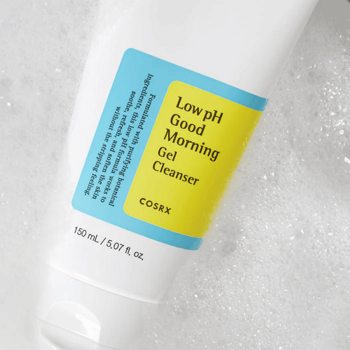 COSRX Low pH Good Morning Gel Cleanser 150ml – blag čistilni gel z nizkim pH za občutljivo kožo, prikazan s peno.