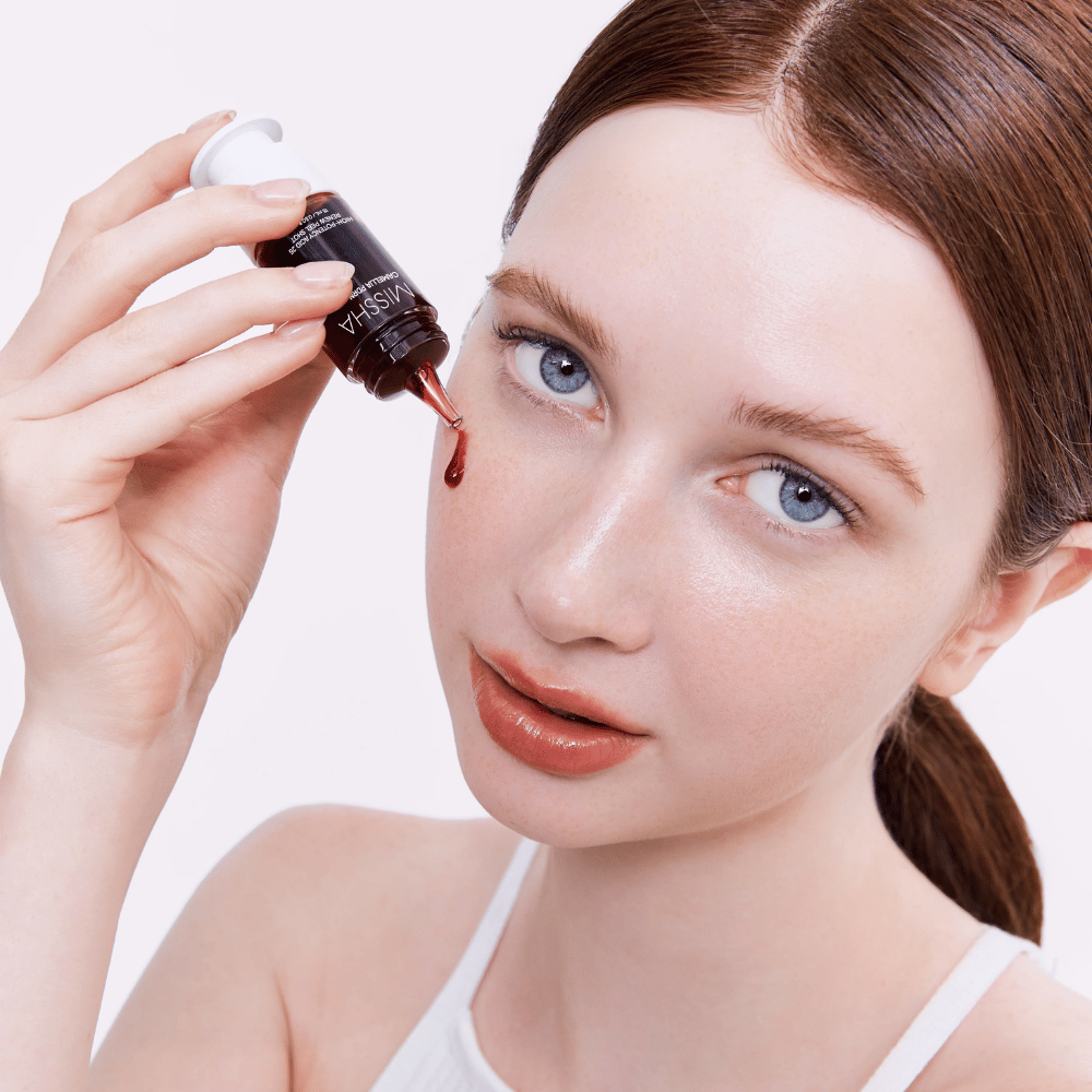 5. MISSHA Camellia PDRN NAD+ High-Potency Acid 25 Renew Peel Shot – piling za obraz z rdečo formulo se nanese na kožo