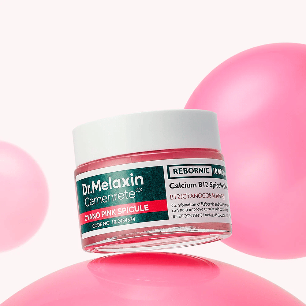 Dr. Melaxin Cemenrete Cyano Pink Spicule Cream s cianokobalaminom in spikulami, ki pomagajo koži, da se obnovi in postane bolj enakomerna.