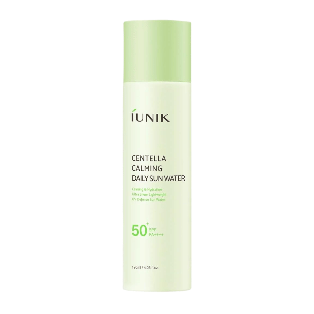 4. iUNIK Centella Calming Daily Sun Water SPF50+ PA++++ 120 ml – lahek zaščitni faktor za obraz s centello asiatica v svetlo zeleni steklenički na belem ozadju