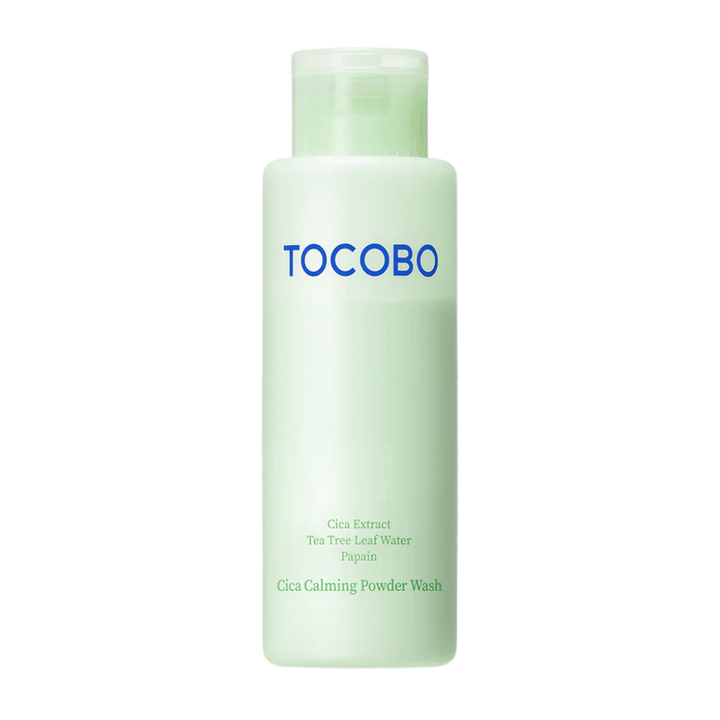 TOCOBO Cica Calming Powder Wash čistilo za obraz, ki nežno lušči kožo in krepi kožno bariero.