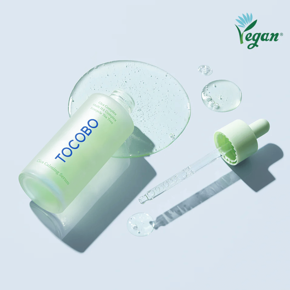 TOCOBO Cica Calming Serum s pipeto in gel teksturo, veganski korejski serum za obraz, ki pomirja občutljivo kožo in krepi kožno pregrado s cica, multi hialuronsko kislino in tea tree.