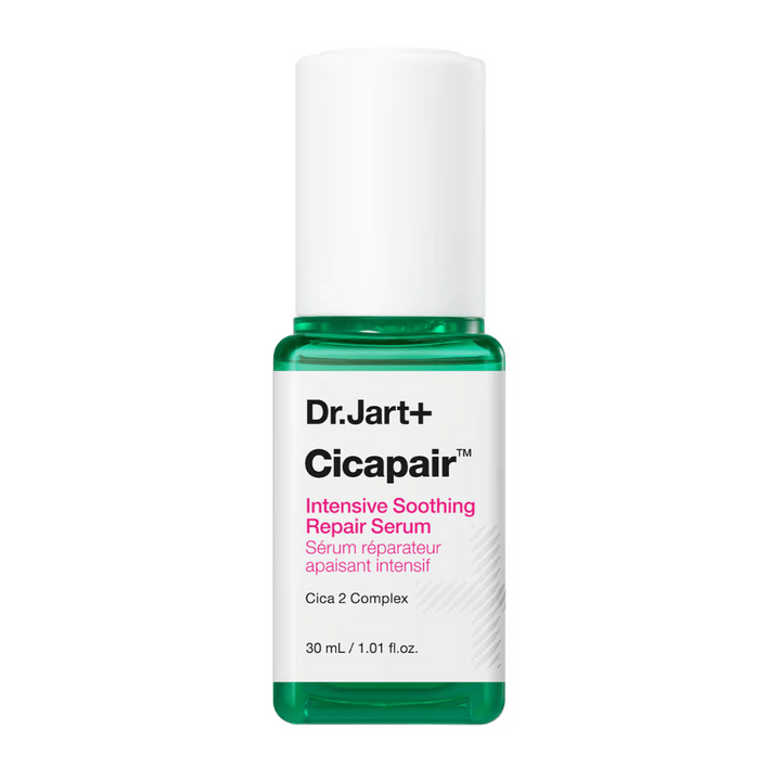 Dr.Jart+ Cicapair Intensive Soothing Repair Serum, 30 ml steklenička. Steklenička ima bel pokrovček z zelenim dnom in etiketo z napisom "Cicapair Intensive Soothing Repair Serum" in "Cica 2 Complex".