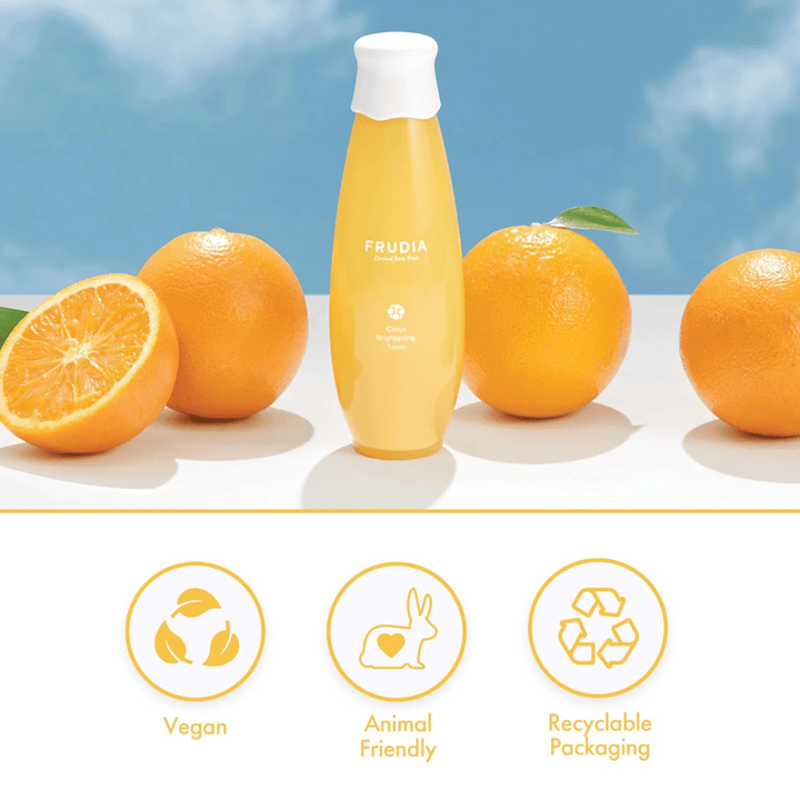 FRUDIA Citrus Brightening Toner z pomarančami – sijoča korejska tonik za obraz s citrusi, vitaminom C in sadnimi ekstrakti, ki izenačujejo ten kože in dajejo naravni sijaj.