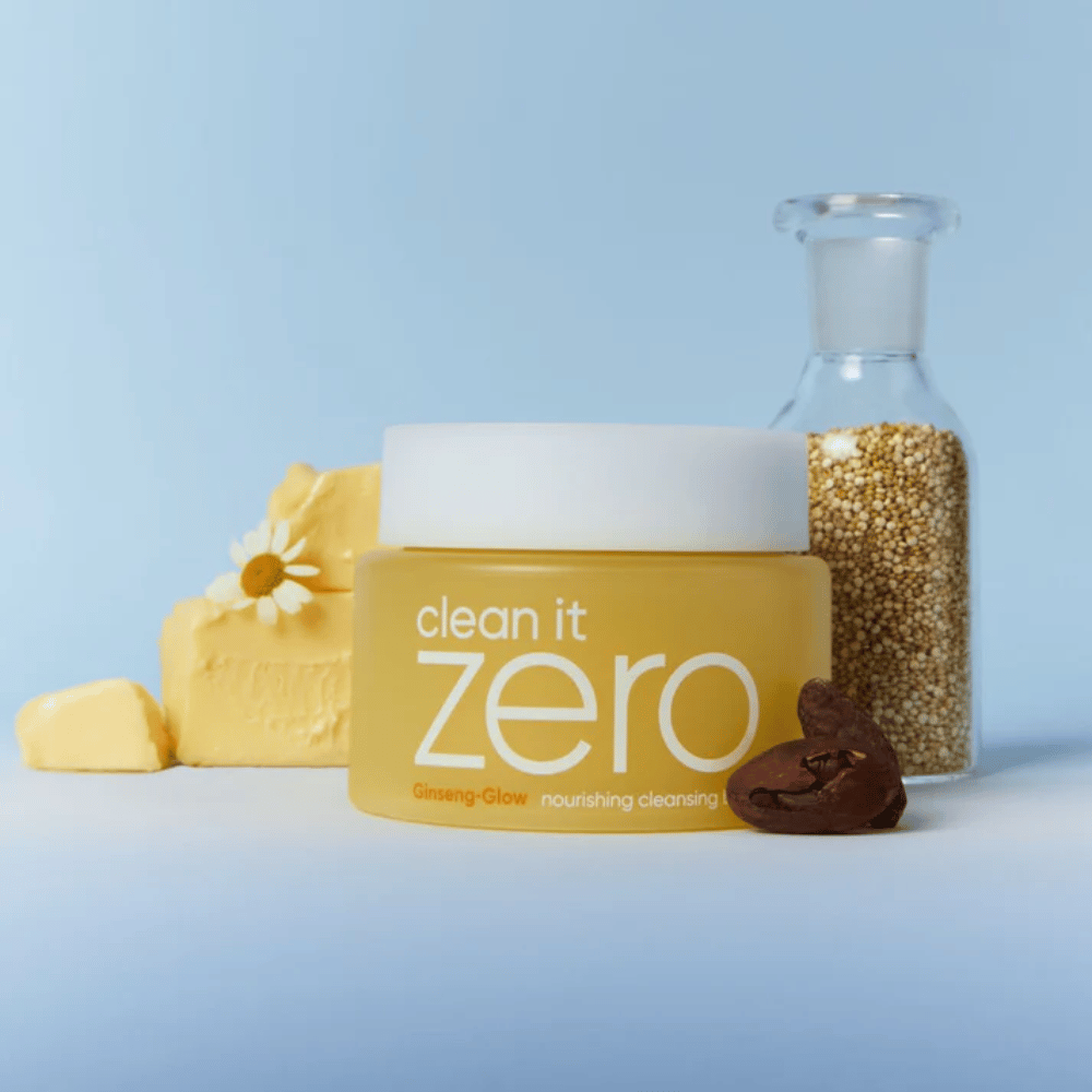 Slika izdelka Clean It Zero Ginseng-Glow Cleansing Balm z navdihom sestavin, kot so ginseng in hranilna olja, nežen čistilni balzam, ki topi ličila in čisti kožo, ne da bi jo izsušil.