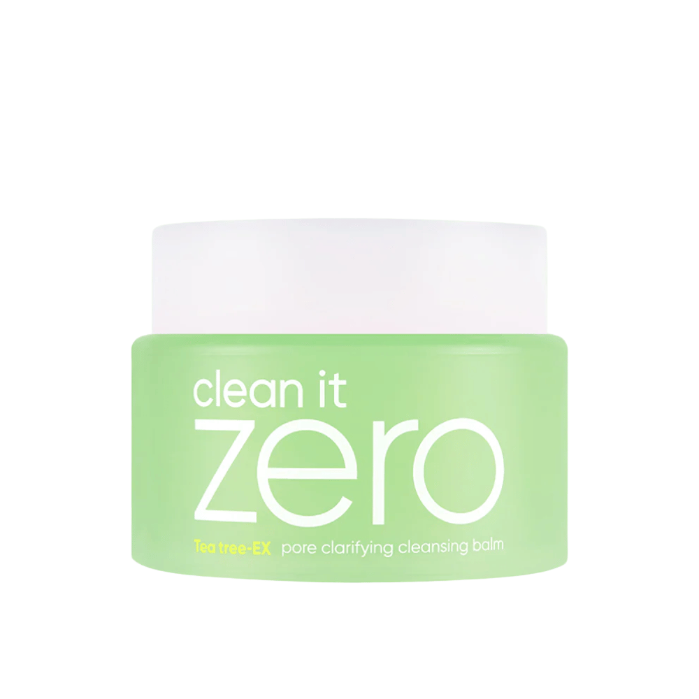 Clean It Zero Tea Tree-EX Pore Clarifying Cleansing Balm v zeleni posodi na beli podlagi, zasnovan za mastno in kombinirano kožo, ki potrebuje uravnoteženo in pore čistilno čiščenje.