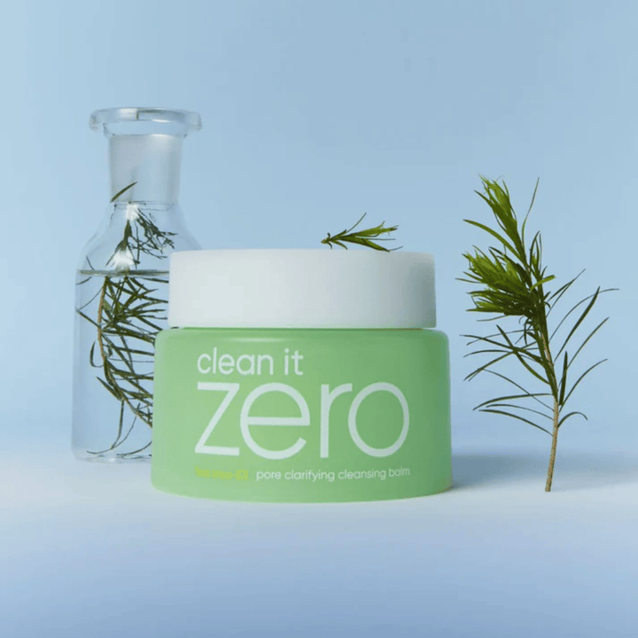 Slika izdelka Clean It Zero Pore Clarifying Cleansing Balm z navdihom tea tree, balzam za čiščenje, ki raztopi ličila in nečistoče, hkrati pa nežno očisti pore.