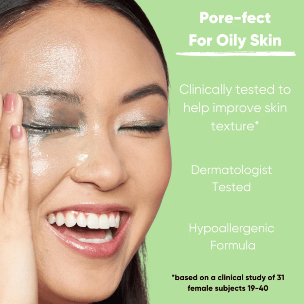 Model s svežo kožo, ki prikazuje učinek Clean It Zero Pore Clarifying Cleansing Balm, klinično testirana in hipoalergena formula, ki izboljšuje strukturo kože in je primerna za mastno kožo.