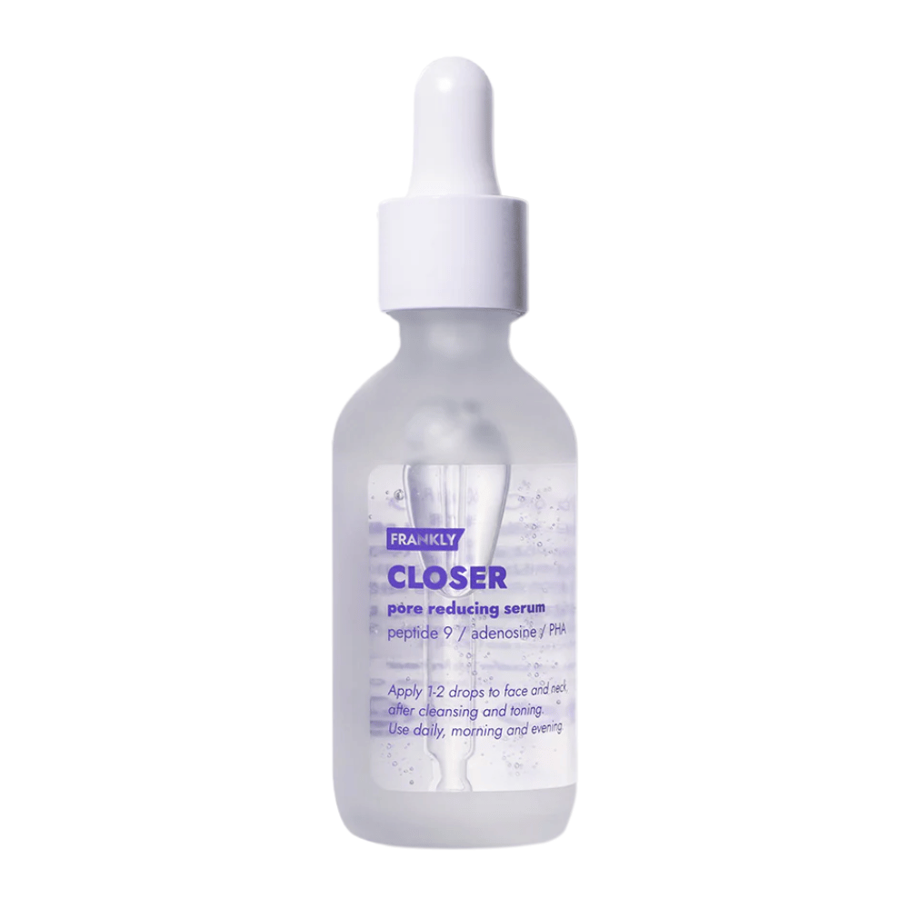 Slika izdelka FRANKLY Closer Pore Reducing Serum v steklenički s pipeto. Serum, ki zmanjšuje pore in daje čvrsto, bolj jasno kožo.