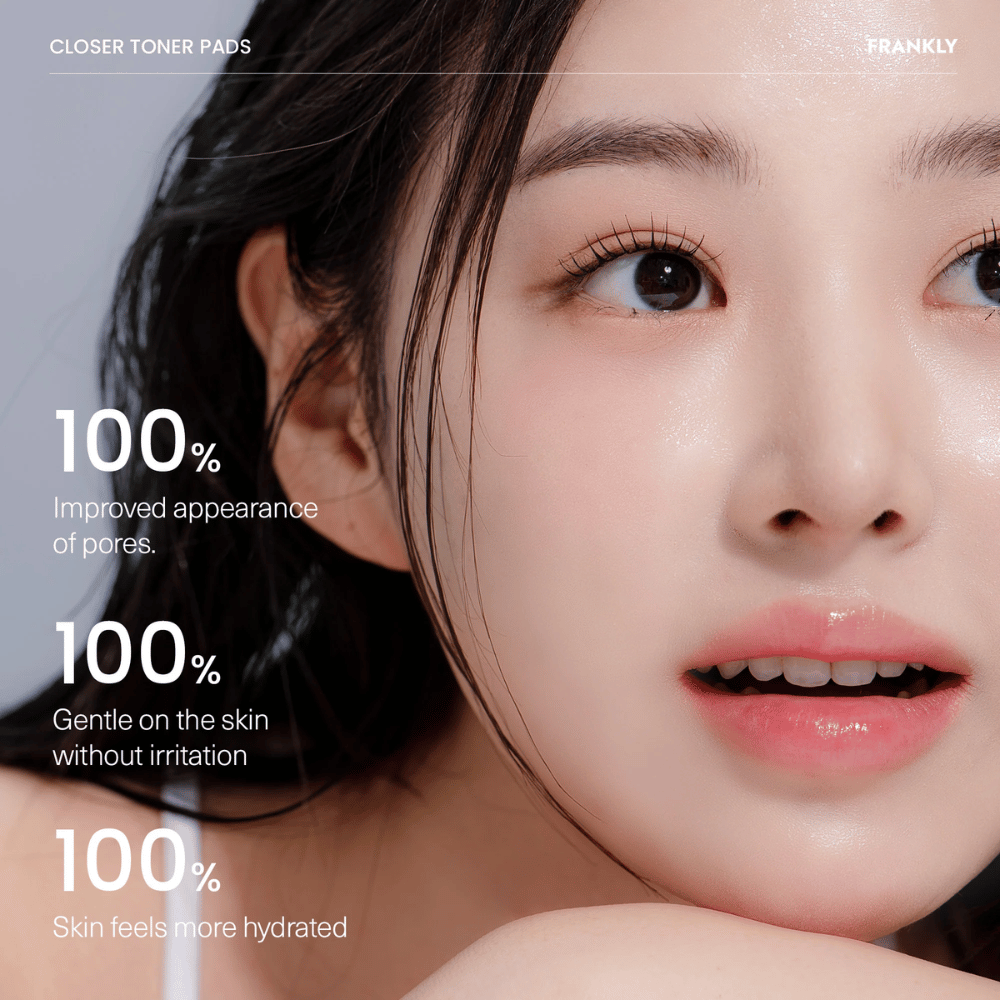 Ženska s FRANKLY Closer Toner Pads prikazuje rezultate: 100 % izboljšana struktura por, 100 % navlažena koža in 100 % brez draženja.