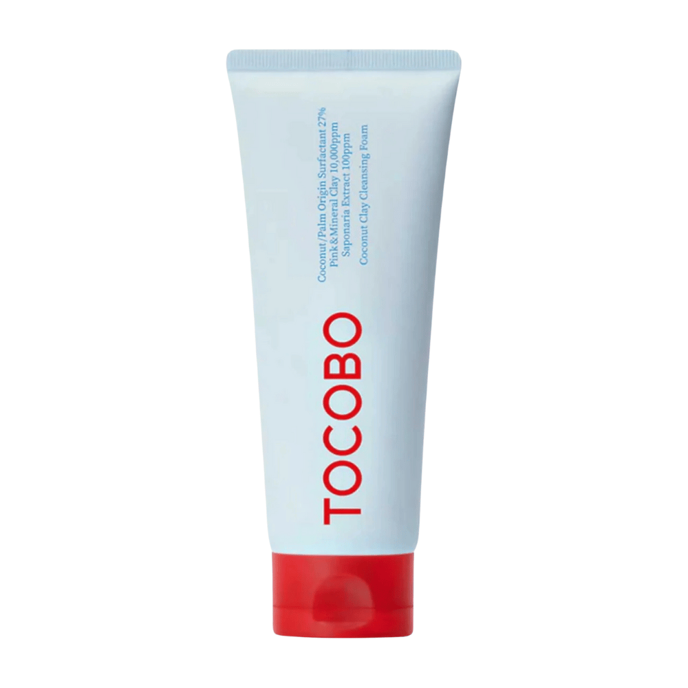 Tuba TOCOBO Coconut Clay Cleansing Foam je vidna. Tuba je svetlo modra z rdečim pokrovčkom in napisom "TOCOBO" z velikimi črkami na sprednji strani. Izdelek je opisan kot čistilna pena iz kokosove gline in vsebuje naravne sestavine.