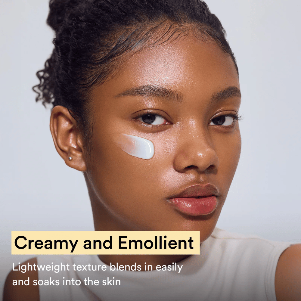 Ženska z Abib Collagen Eye Crème na licu. Izdelek ima svilnato teksturo, ki se hitro vpije in izravna površino kože.