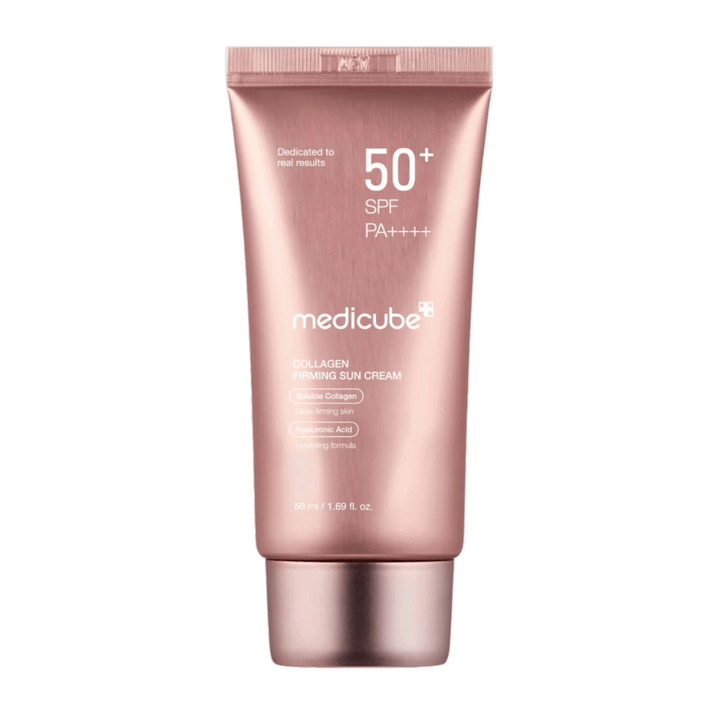 Medicube Collagen Firming Sun Cream SPF 50+ v roza-zlati tubi – zaščita pred soncem s kolagenom in hialuronsko kislino, ki zagotavlja čvrsto, navlaženo kožo z leskom.