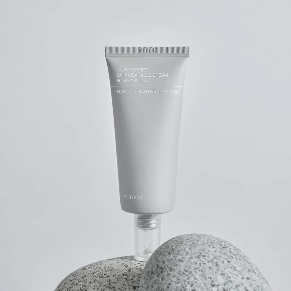 Celimax Dual Barrier Skin Wearable Cream na kamnu, vlažilna krema za obraz, razvita za občutljivo in suho kožo s poudarkom na kožni barieri in udobju.
