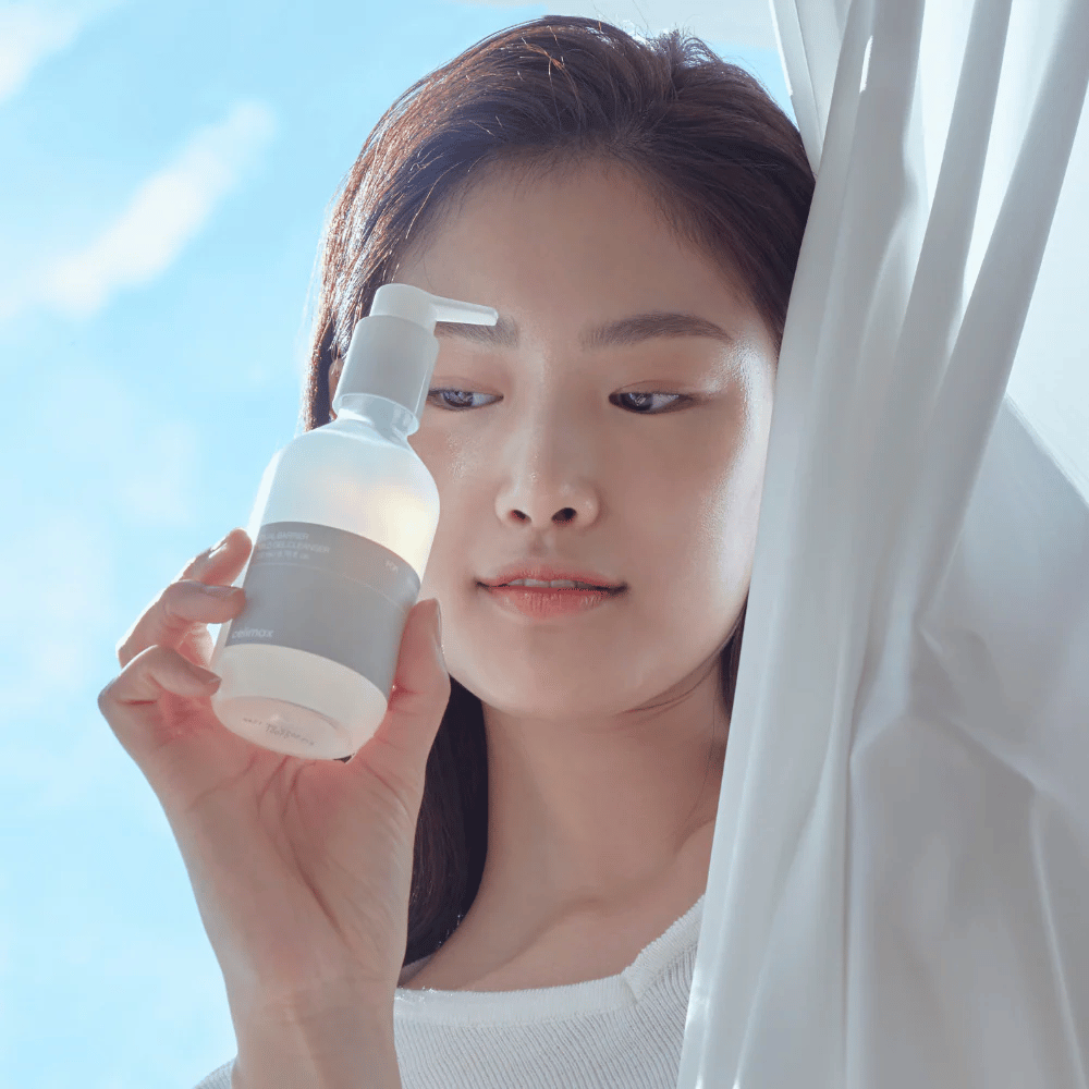 Celimax Dual Barrier Mild Gel Cleanser v uporabi – blag korejski čistilec za obraz, ki krepi kožno pregrado in je primeren za občutljivo kožo.