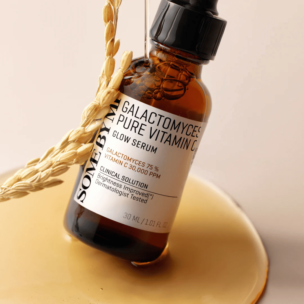 Some By Mi Galactomyces Pure Vitamin C Glow Serum je močna rešitev za izboljšanje sijaja in enakomernosti kože. S 75 % izvlečkom galaktomicetov in 30.000 ppm vitamina C ta serum zagotavlja intenzivno posvetlitev in vlaženje.