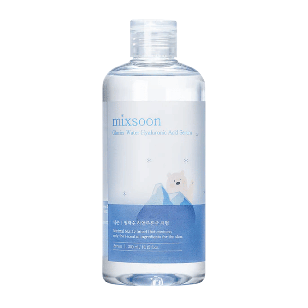 Mixsoon Glacier Water Hyaluronic Acid Serum v prozorni steklenički z modro etiketo in motivom polarnega medveda, videno od spredaj na beli podlagi.