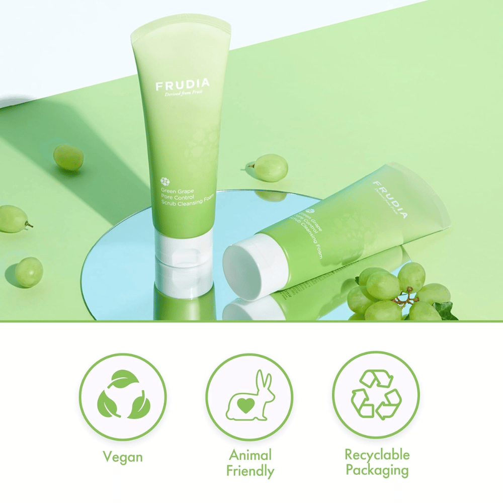 FRUDIA Green Grape Pore Control Scrub Cleansing Foam – vegansko in cruelty-free čistilo za obraz z reciklabilno embalažo, oblikovano za učinkovito nego por.
